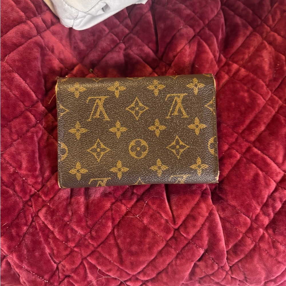 Louis Vuitton Brown and Gold Monogram Clutch - Picture 8 of 11